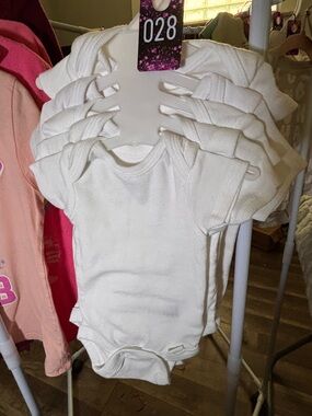 Classic White Cotton Baby One-Piece Bodysuits 1 FG T-sh.  028